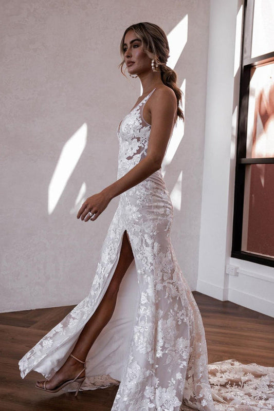 Luxurious Mermaid V Neck Lace Wedding Dresses with Slit