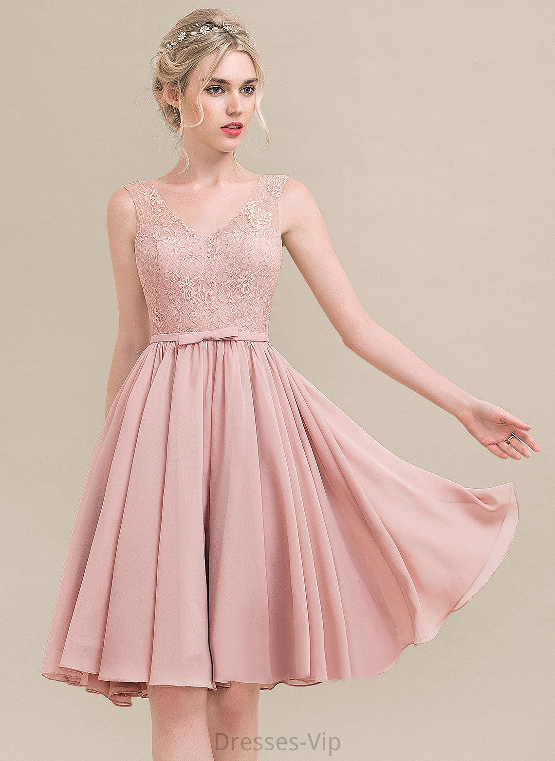 Chiffon Homecoming Dresses With Lace A-Line Lace Knee-Length Homecoming Dress V-neck Carina Bow(s)