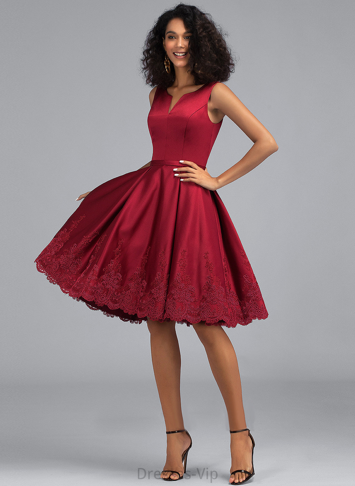 V-neck Cocktail Dresses Knee-Length Cocktail Satin Dress A-Line Paloma With Lace Appliques