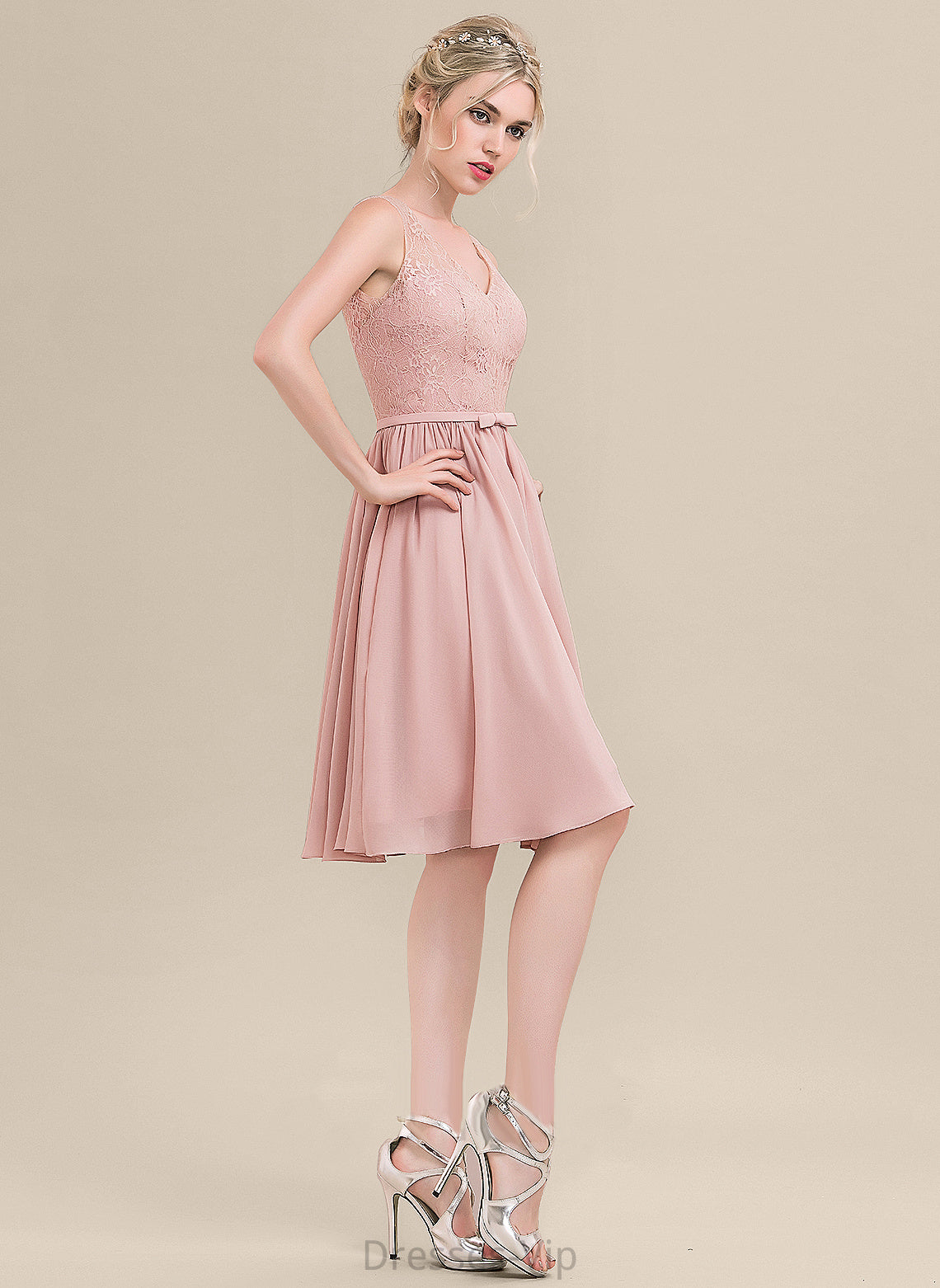 Chiffon Homecoming Dresses With Lace A-Line Lace Knee-Length Homecoming Dress V-neck Carina Bow(s)