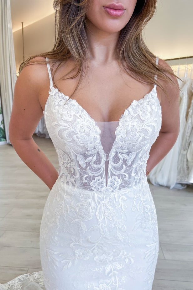 Charming Mermaid V Neck Lace Wedding Dresses