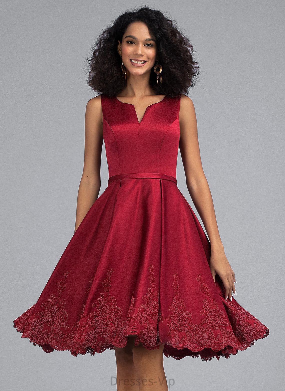 V-neck Cocktail Dresses Knee-Length Cocktail Satin Dress A-Line Paloma With Lace Appliques