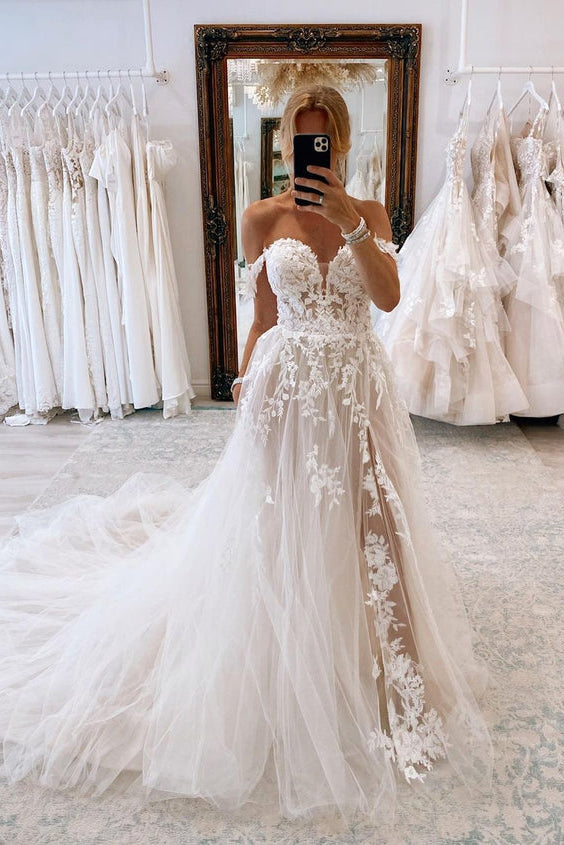 Charming A Line Sweetheart Tulle Wedding Dresses with Appliques