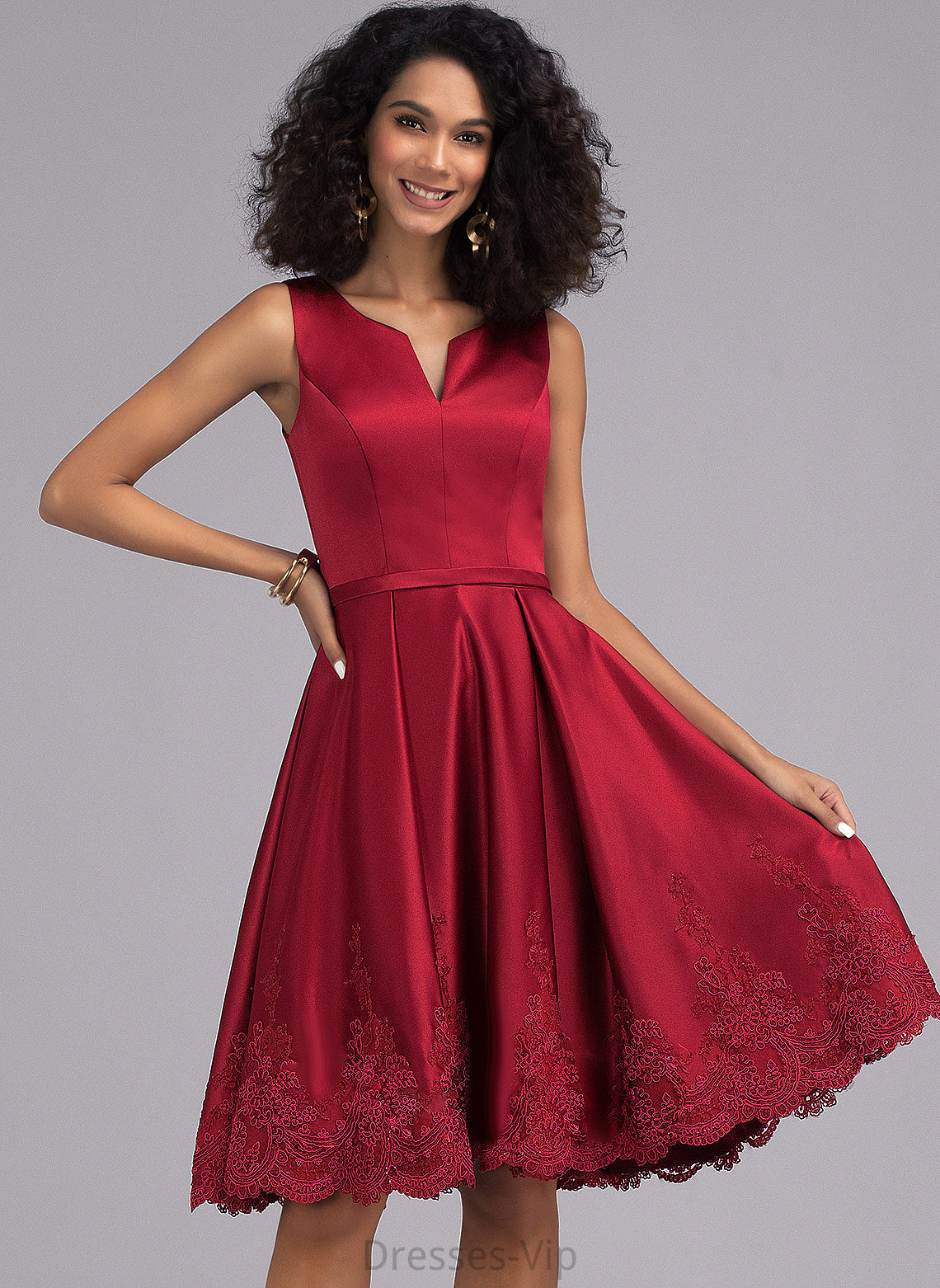 V-neck Cocktail Dresses Knee-Length Cocktail Satin Dress A-Line Paloma With Lace Appliques