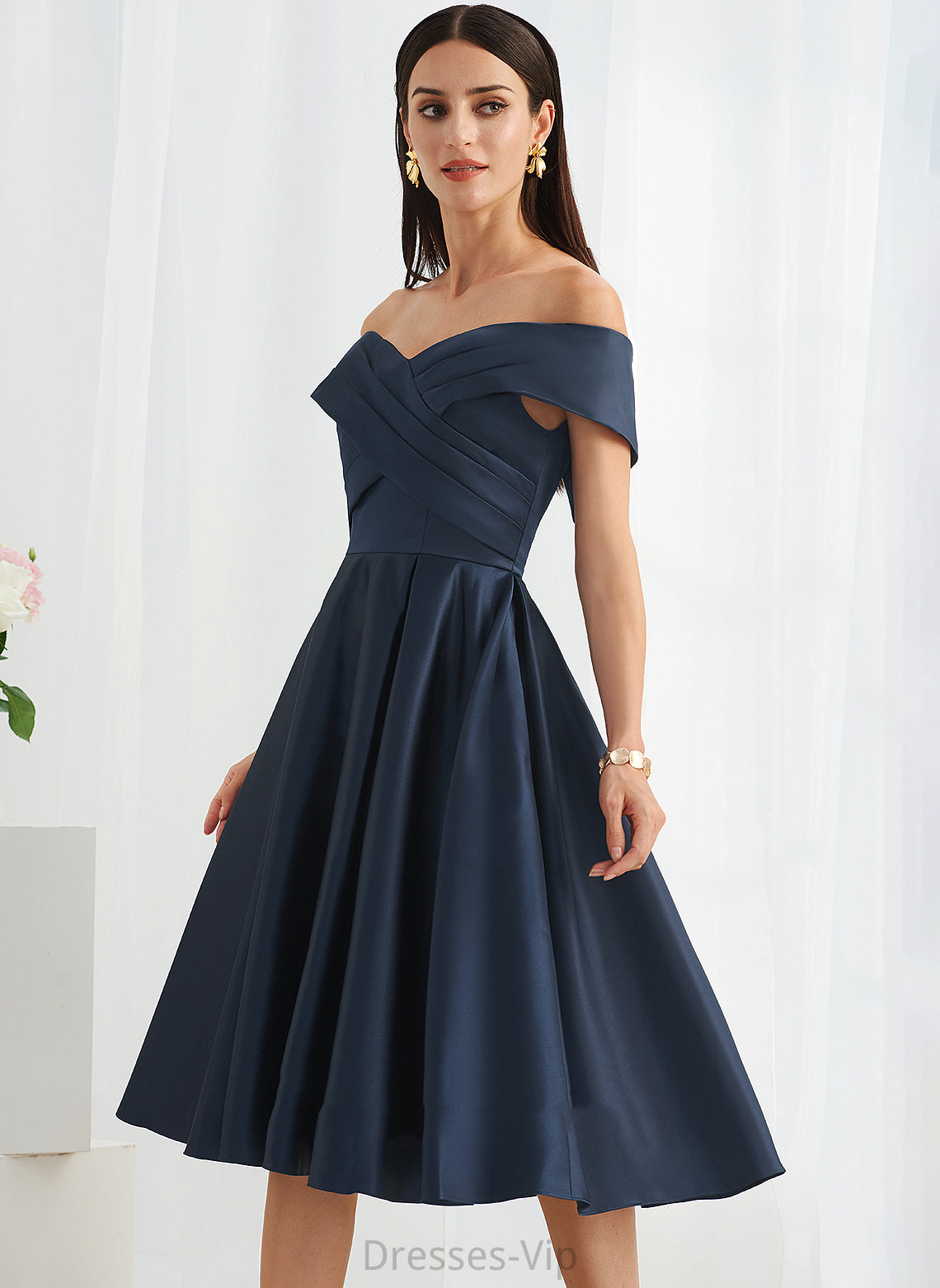 Satin A-Line Pockets With Maisie Dress Off-the-Shoulder Cocktail Dresses Knee-Length Cocktail