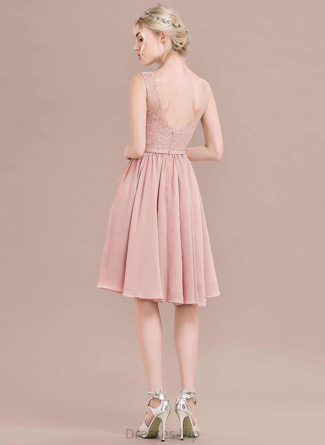 Chiffon Homecoming Dresses With Lace A-Line Lace Knee-Length Homecoming Dress V-neck Carina Bow(s)