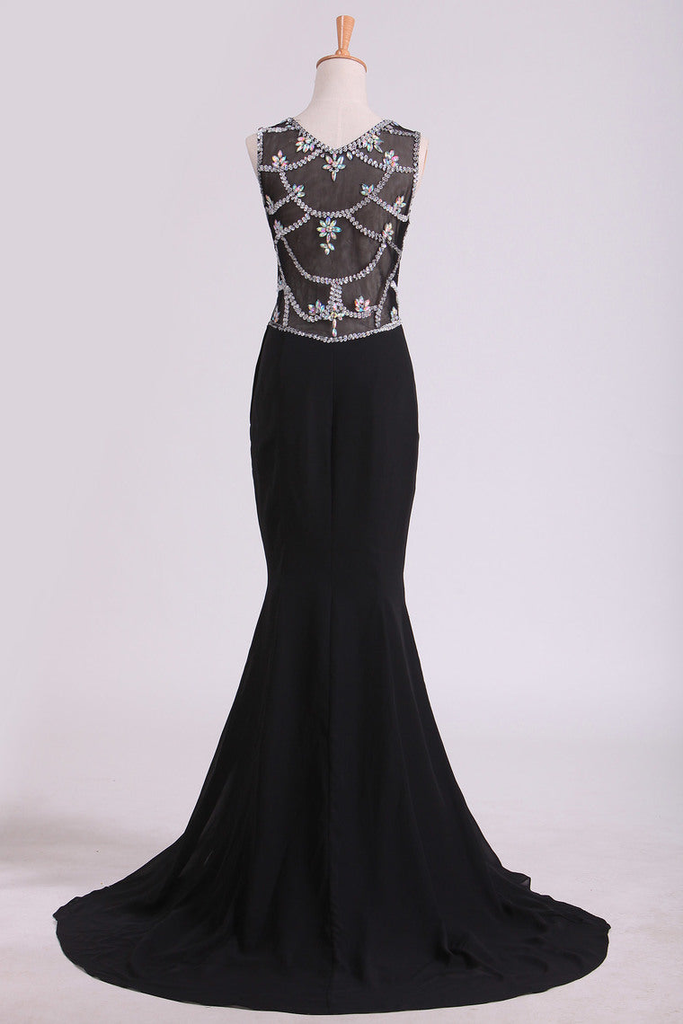 2024 Black Prom Dresses Scoop Neckline Mermaid Chiffon With Beads And Slit