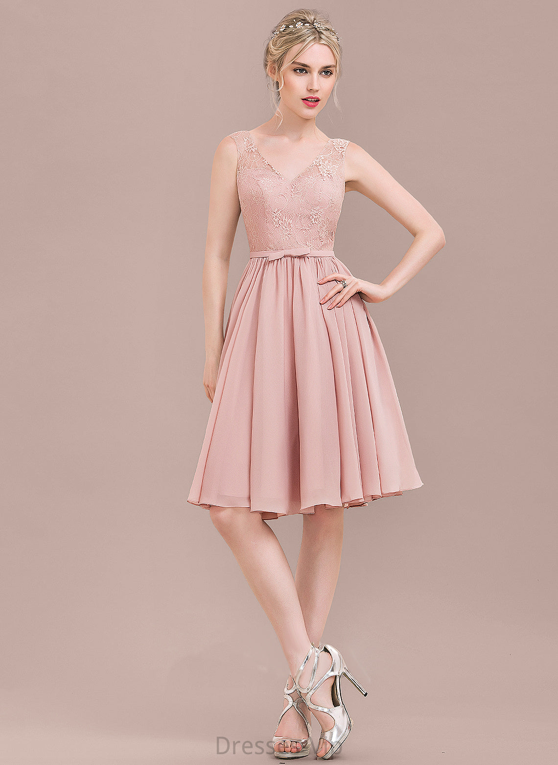 Chiffon Homecoming Dresses With Lace A-Line Lace Knee-Length Homecoming Dress V-neck Carina Bow(s)