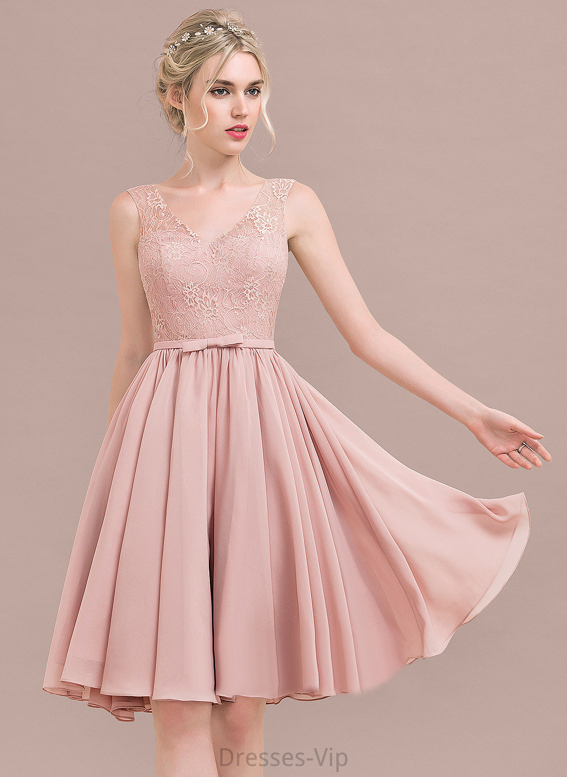 Chiffon Homecoming Dresses With Lace A-Line Lace Knee-Length Homecoming Dress V-neck Carina Bow(s)