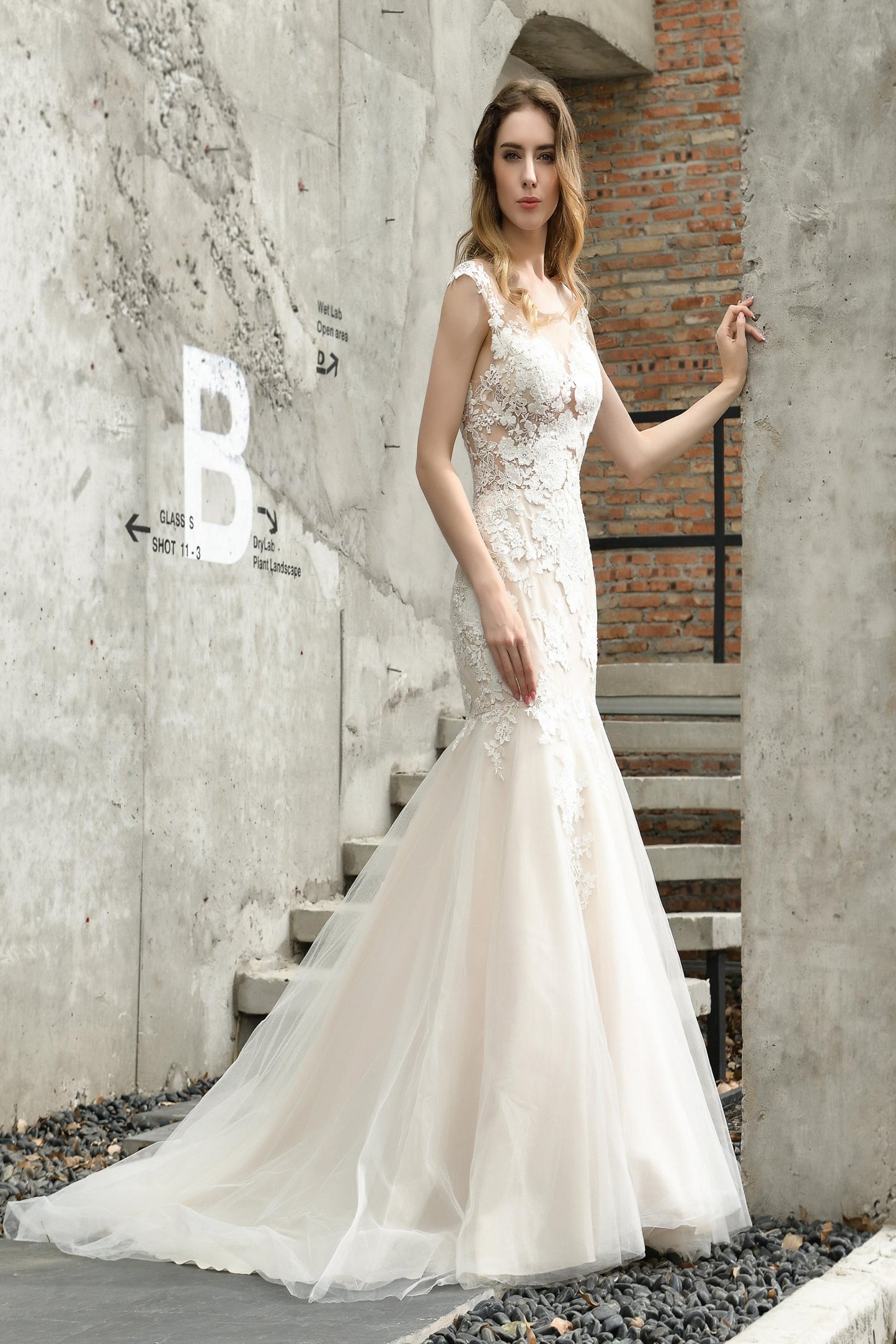 Charming Lace Sleeveless Mermaid Wedding Dresses