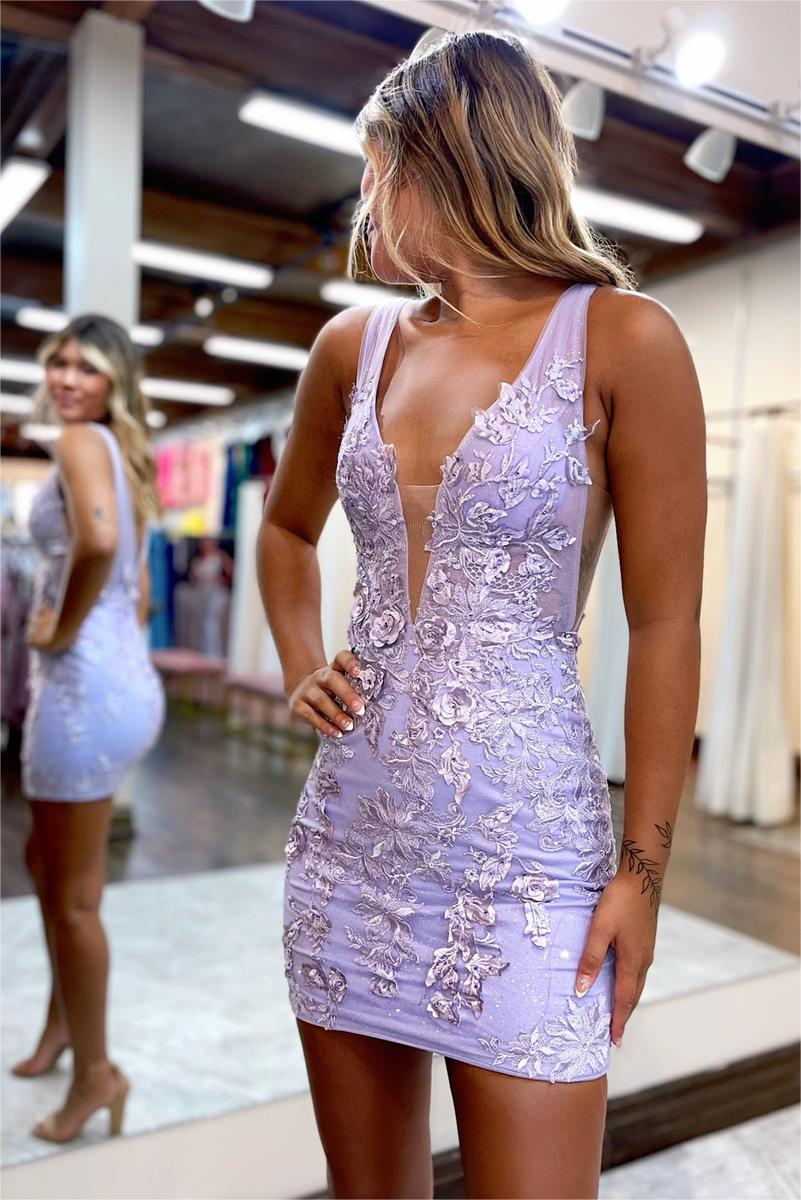 Lilac V-neck Flower Appliques Short Homecoming Dress